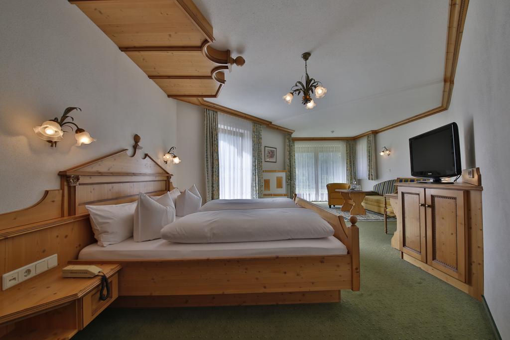 Romantik Resort & Spa Der Laterndl Hof Haldensee Quarto foto